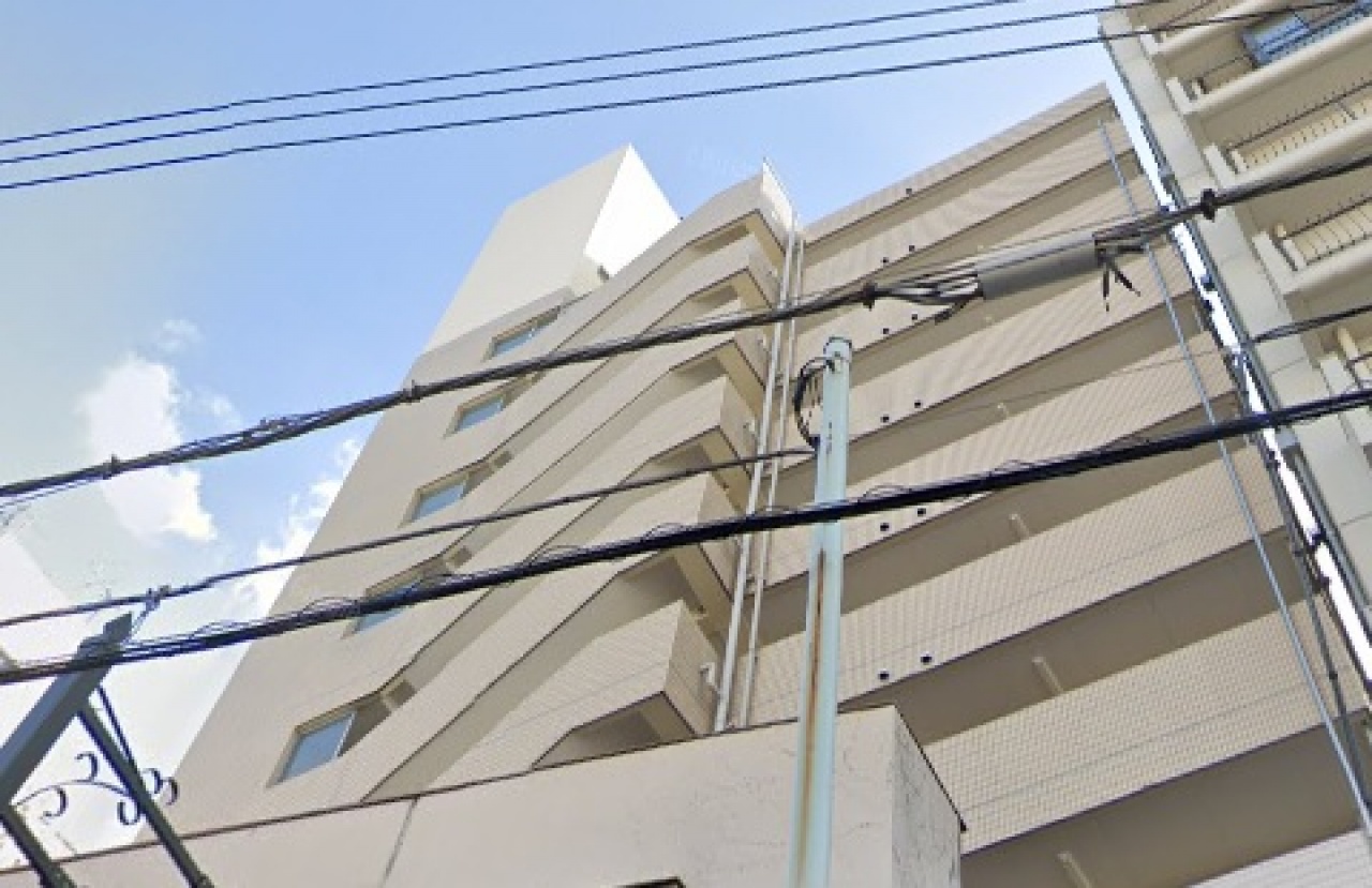 ラミアール鶯谷駅前