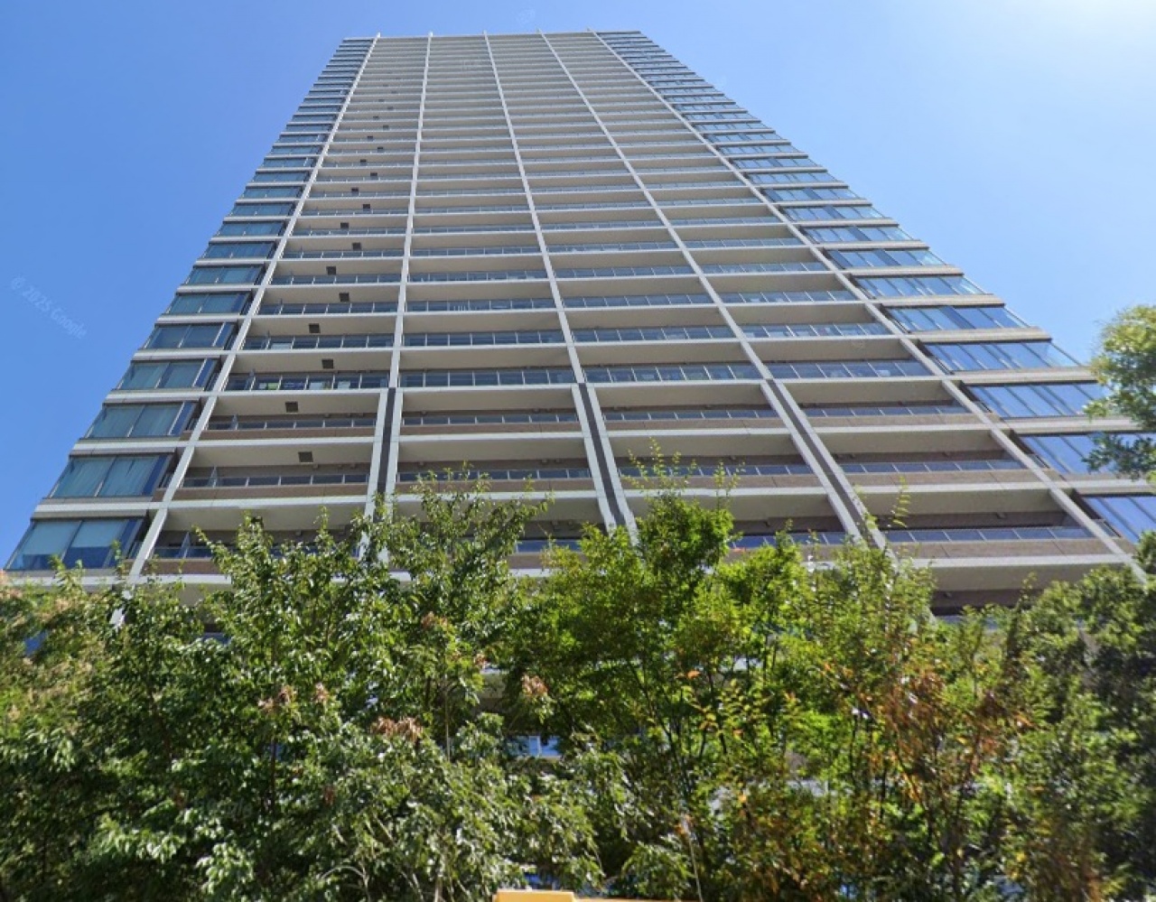 ＧＬＯＢＡＬ　ＦＲＯＮＴ　ＴＯＷＥＲ