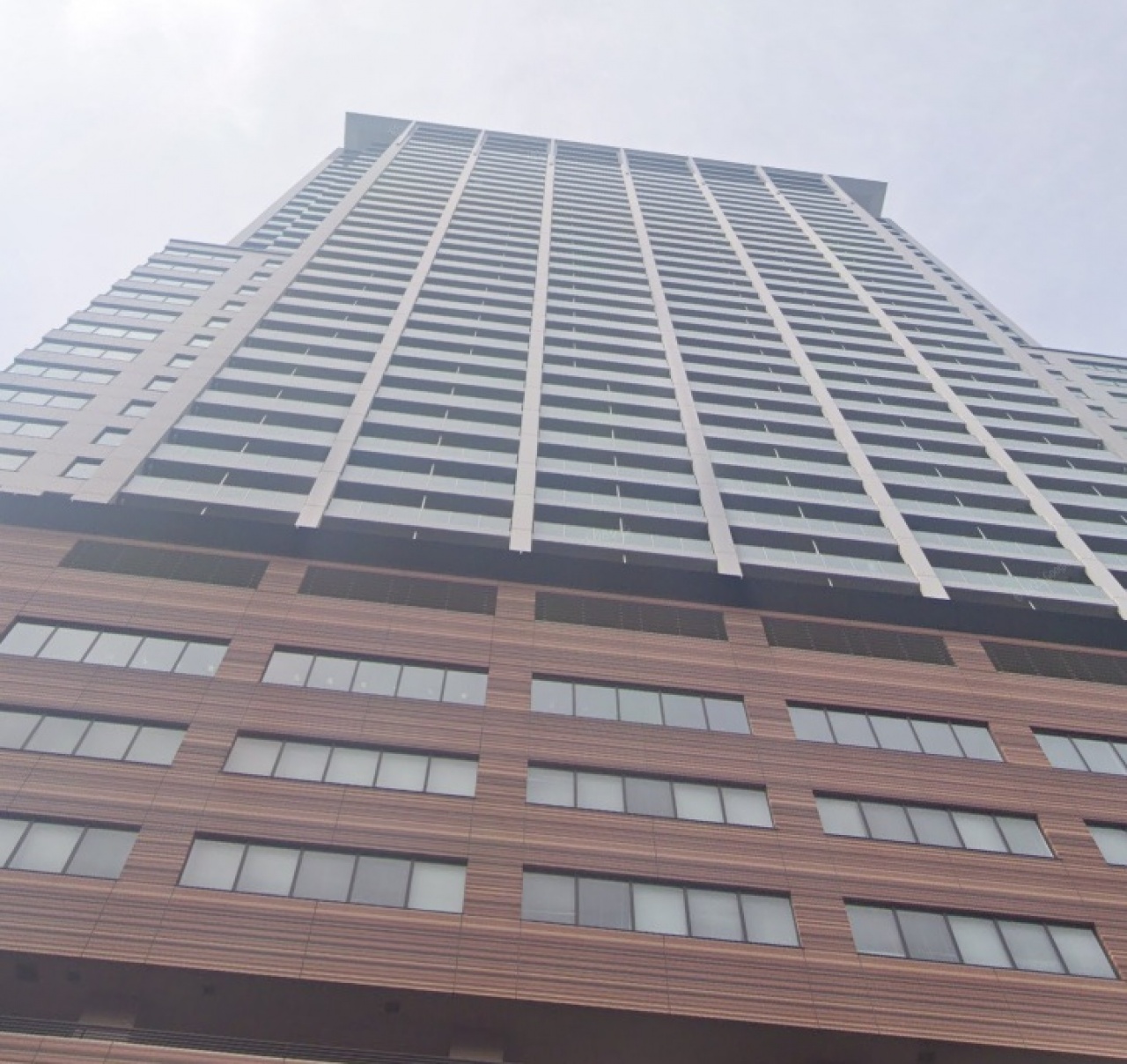 クロスエアタワー